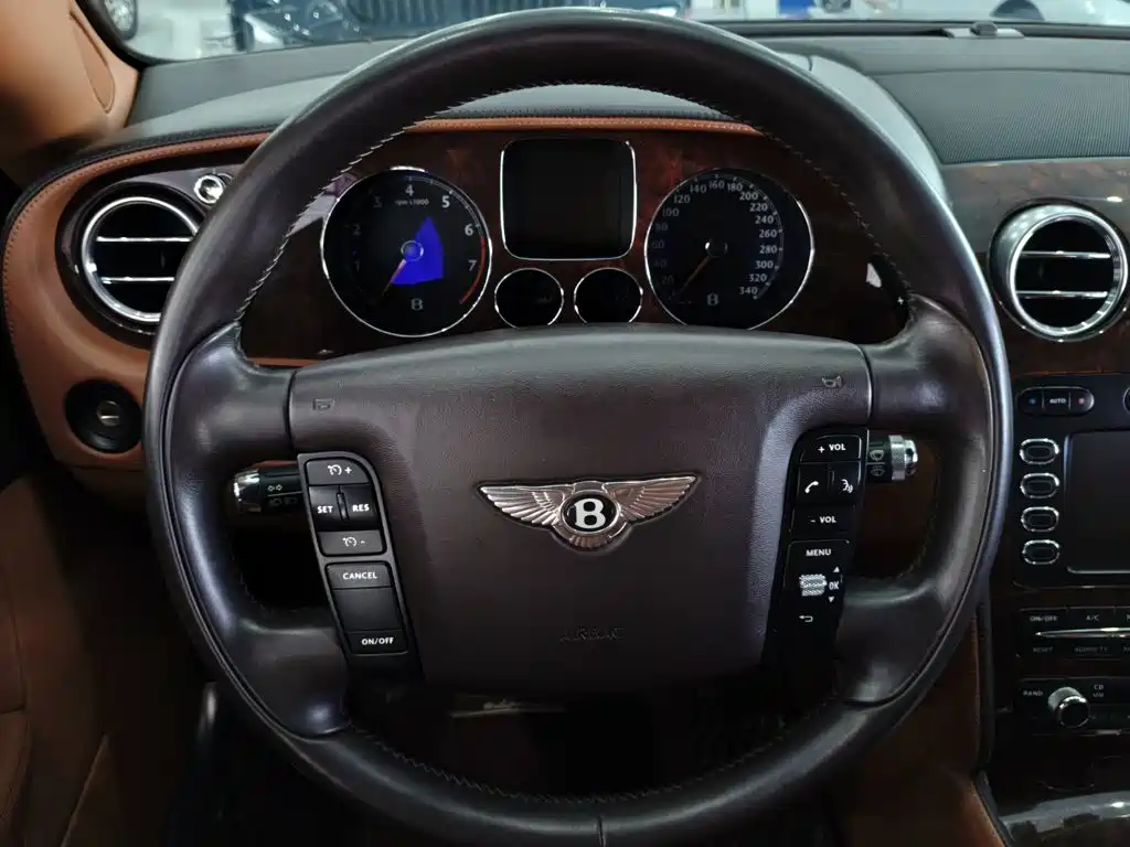 Bentley Flying Spur — миниатюра 9