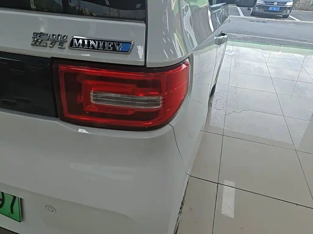 Wuling MINIEV — миниатюра 8