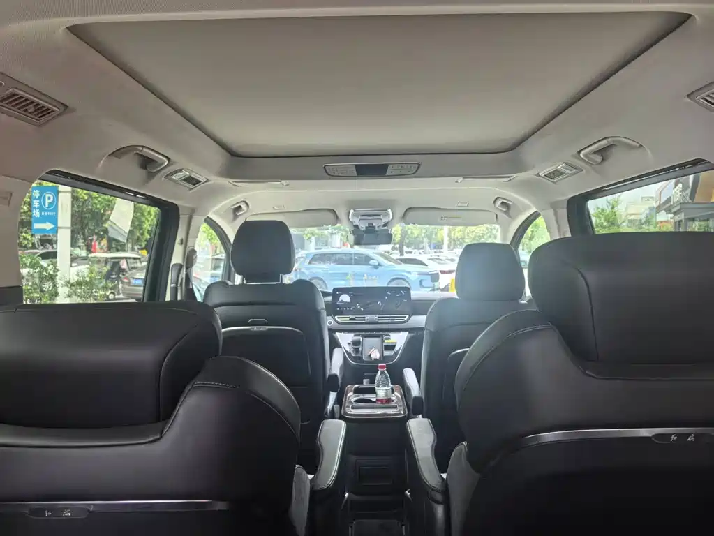 Hongqi HQ9 2023 2.0T