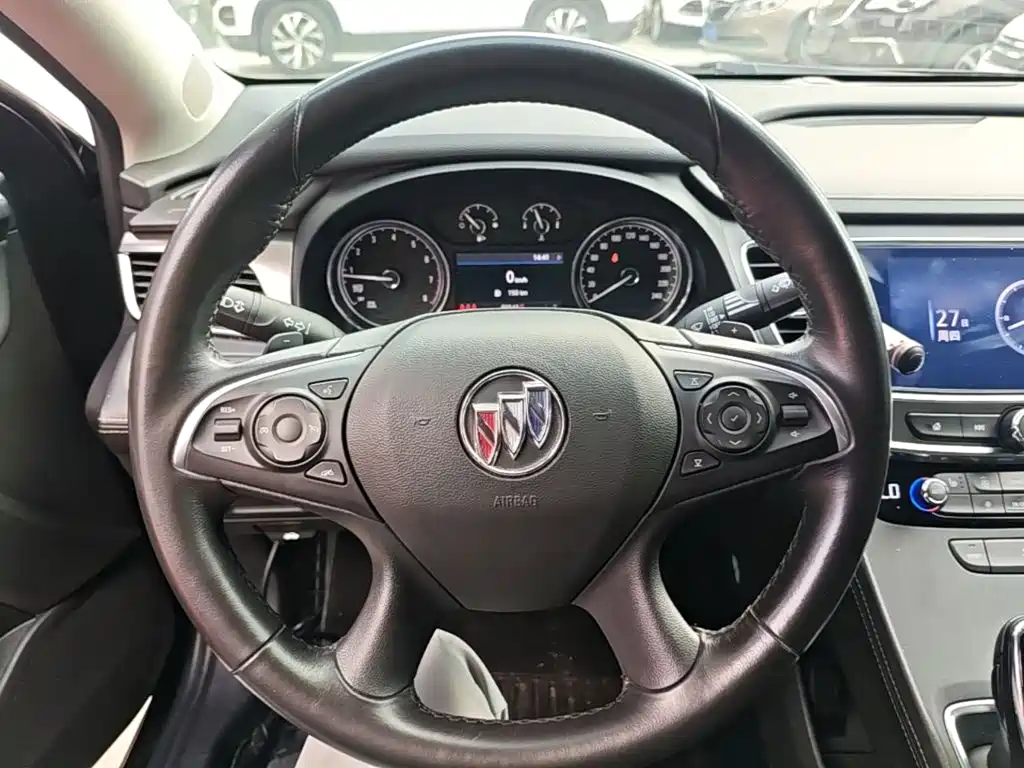 Buick LaCrosse — миниатюра 11