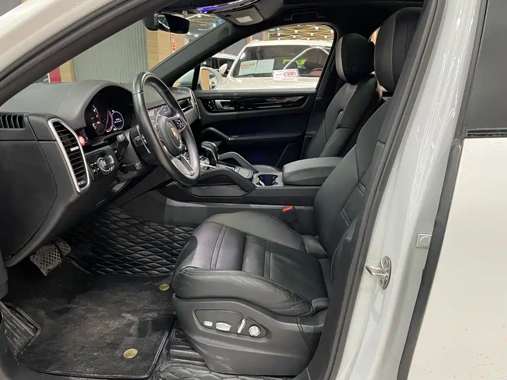 Porsche Cayenne — миниатюра 9