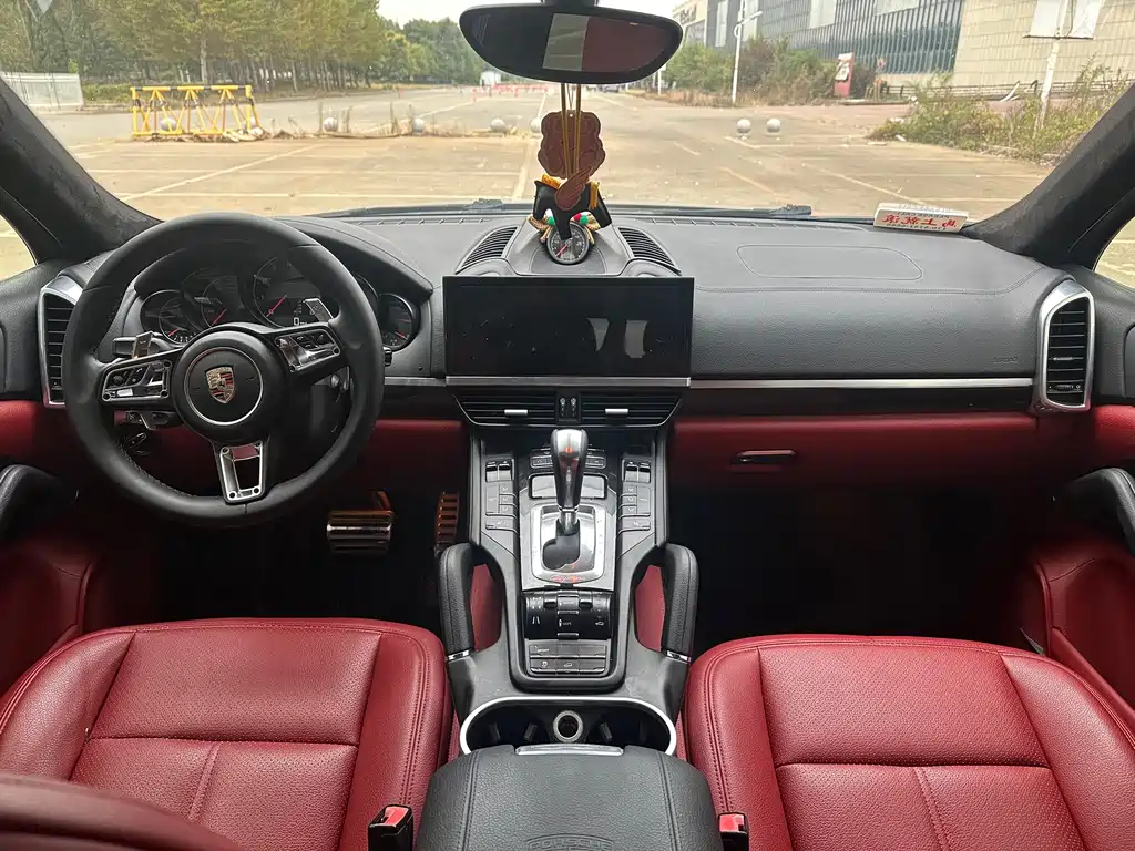 Porsche Cayenne — миниатюра 8