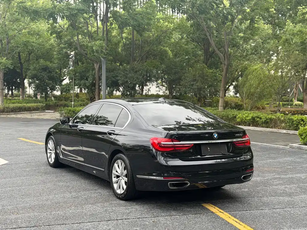 BMW 7 Series — миниатюра 15