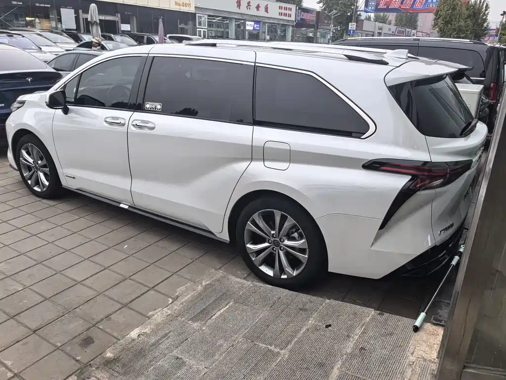 Toyota Sienna — миниатюра 5