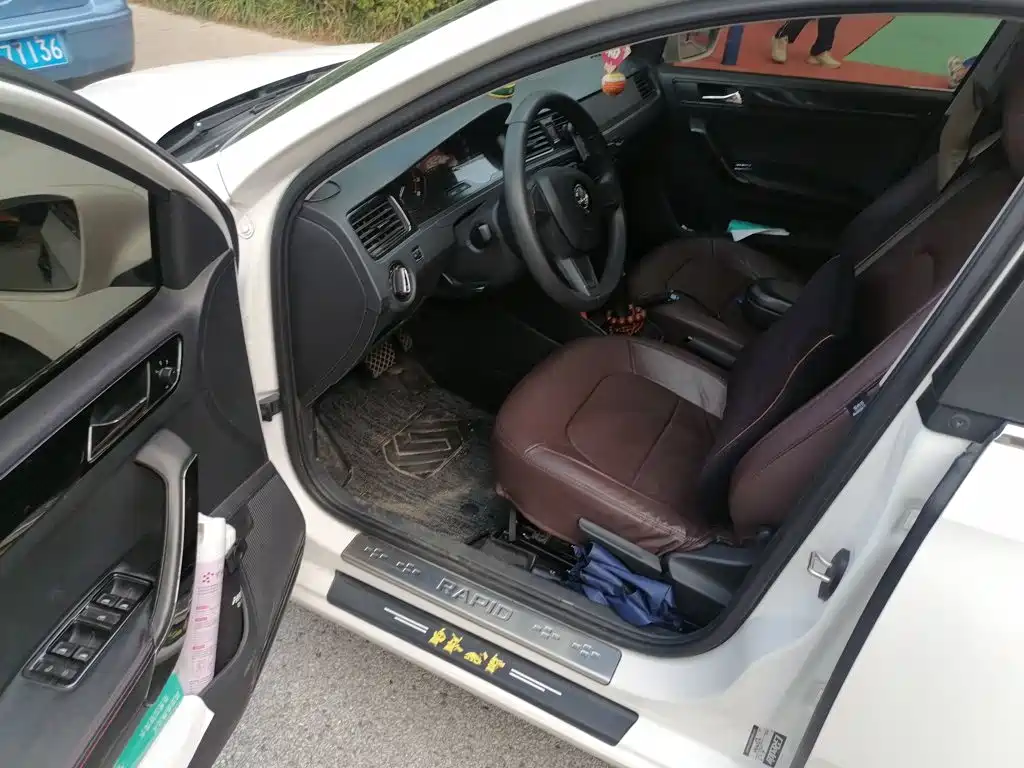 Skoda Rapid Spaceback — миниатюра 17