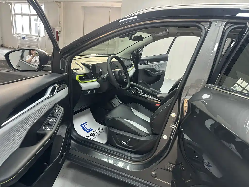 Geely Binyue — миниатюра 10