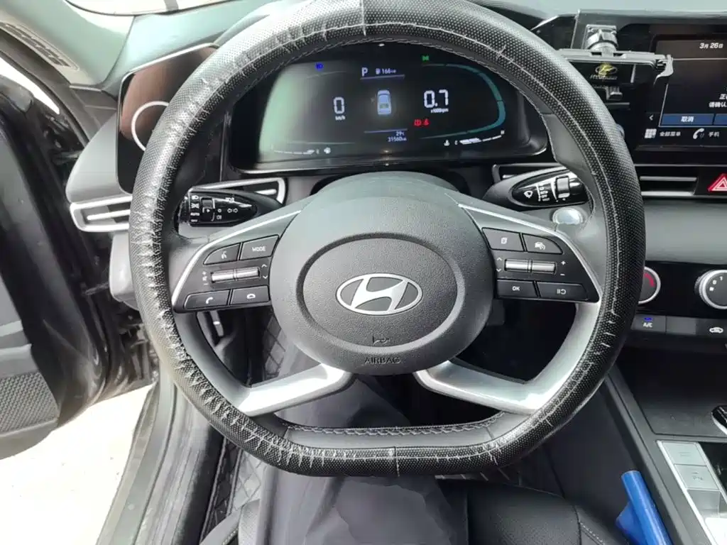 Hyundai Elantra — миниатюра 11