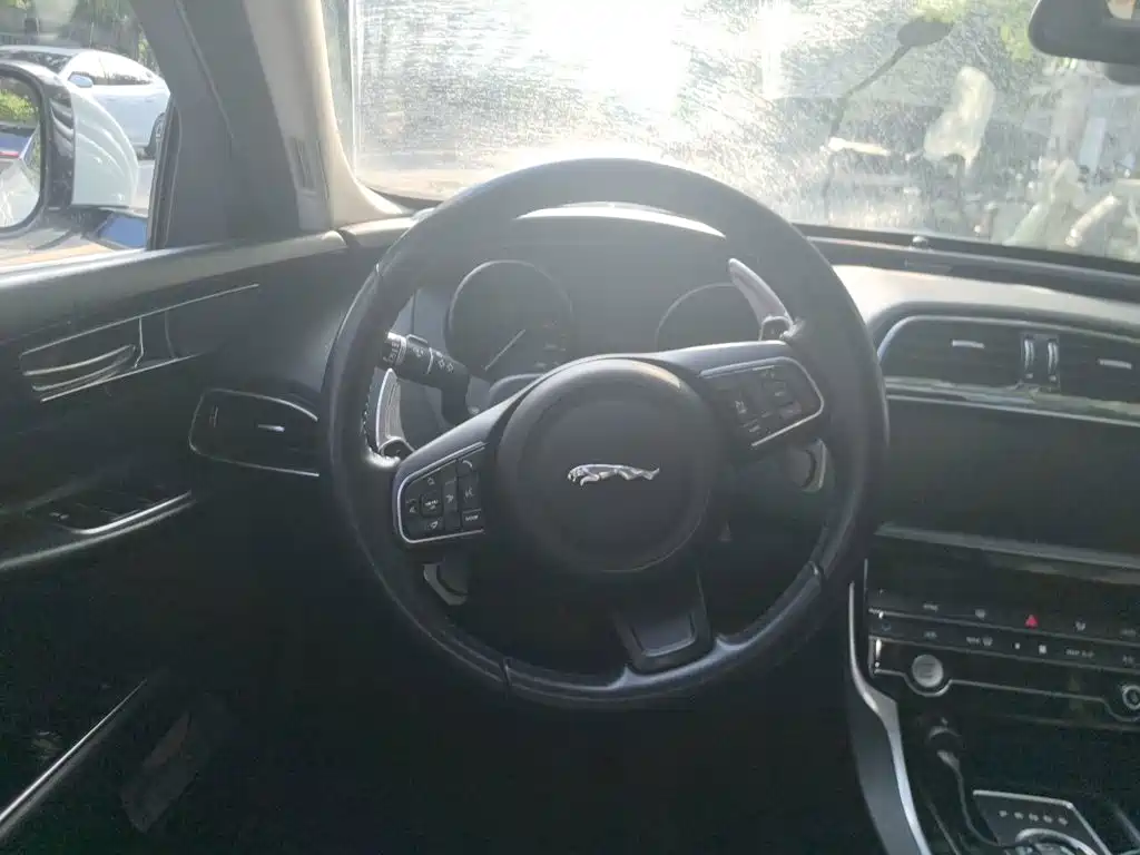 Jaguar XEL — миниатюра 3