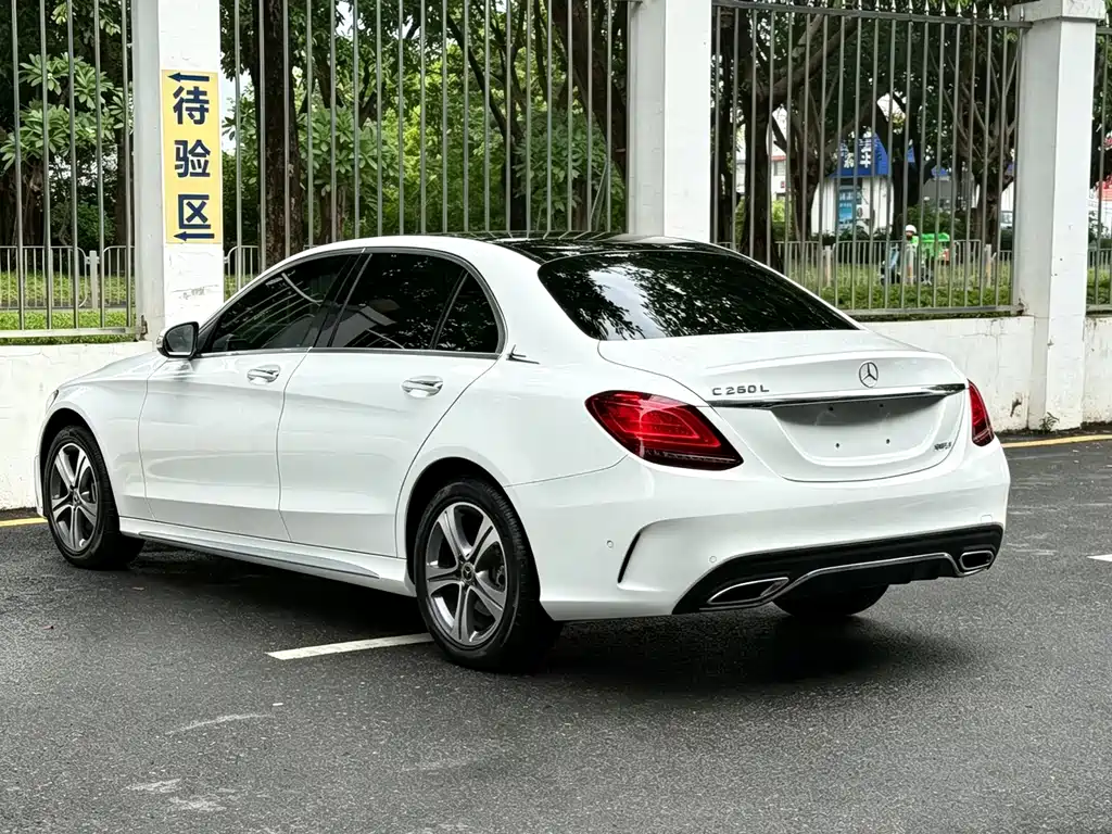 Mercedes-Benz C-Class — миниатюра 4