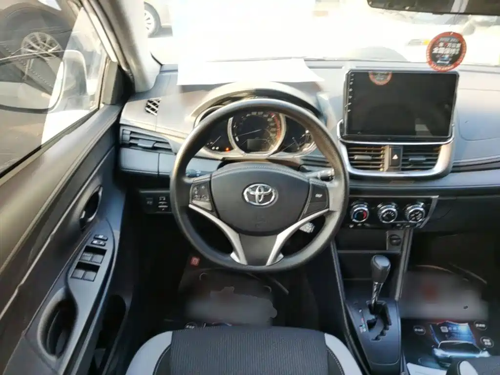Toyota Yaris L 2022 — фото 10