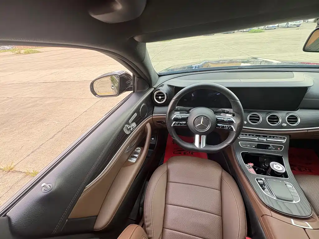 Mercedes-Benz E-Class — миниатюра 8