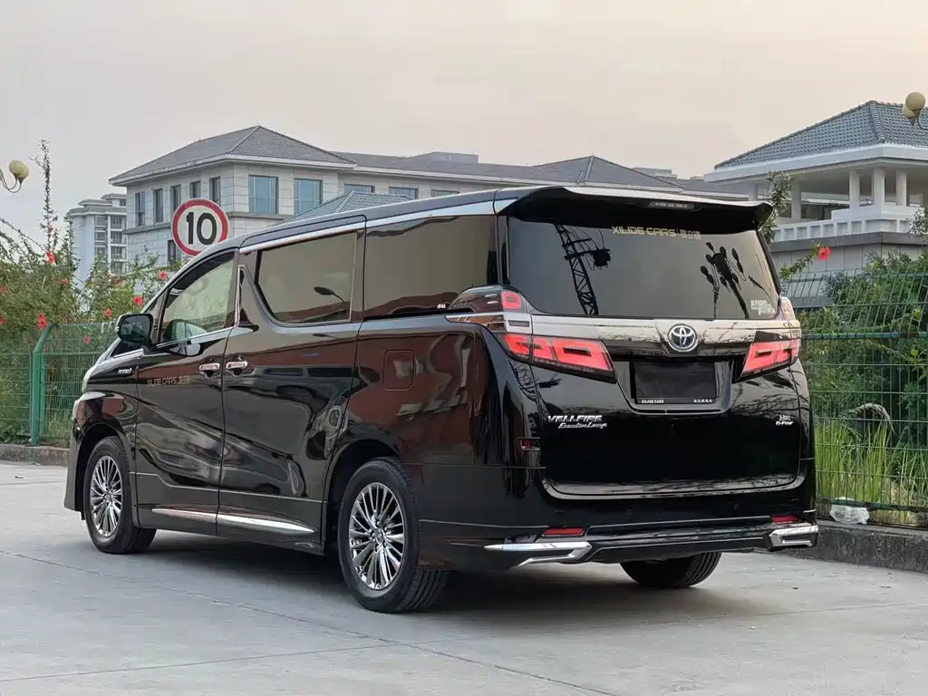 Toyota Vellfire — миниатюра 7