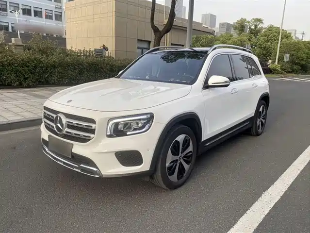 MERCEDES BENZ GLB