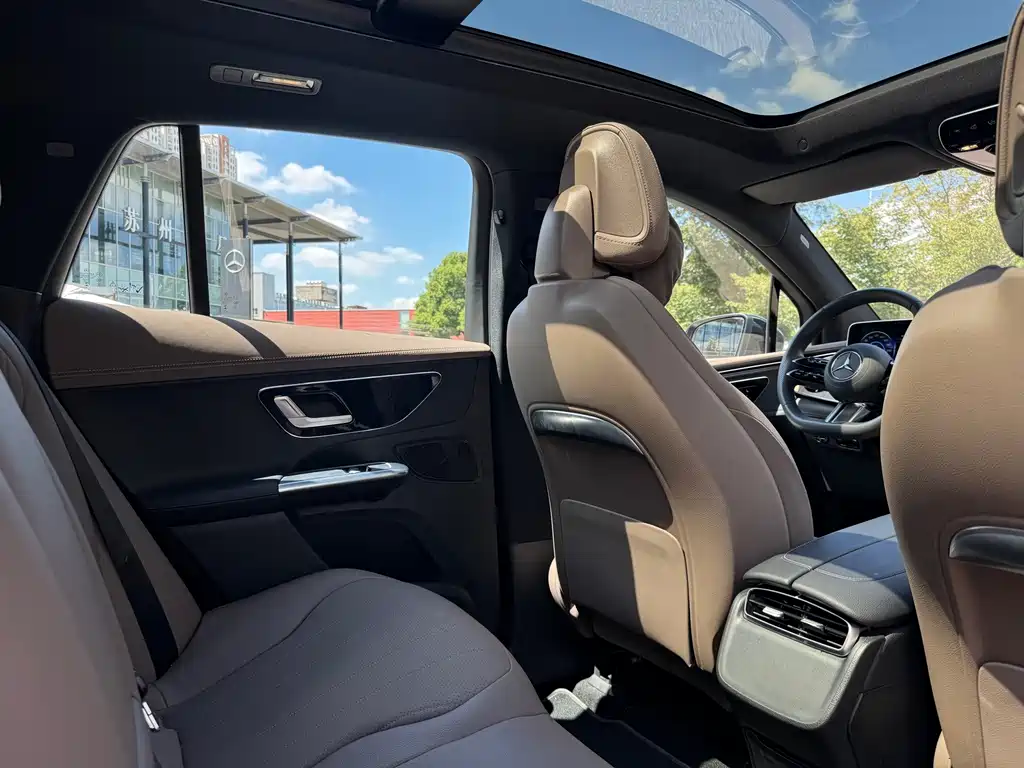 Mercedes-Benz EQE SUV — миниатюра 13