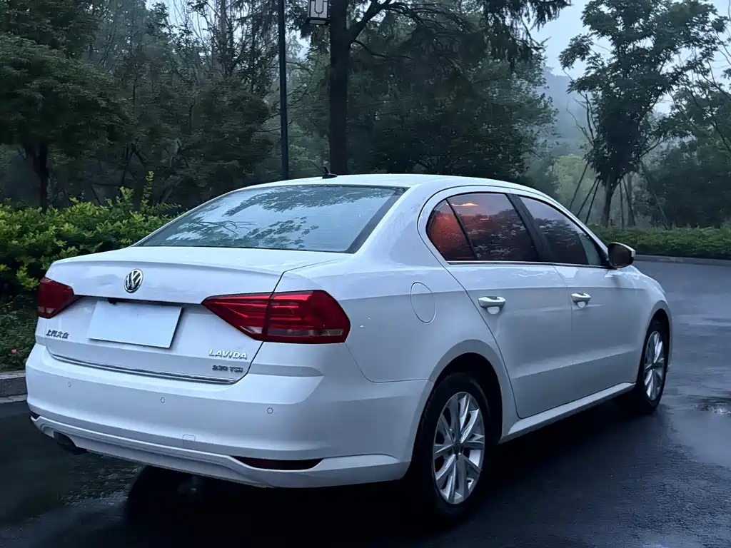 Volkswagen Lavida — миниатюра 6