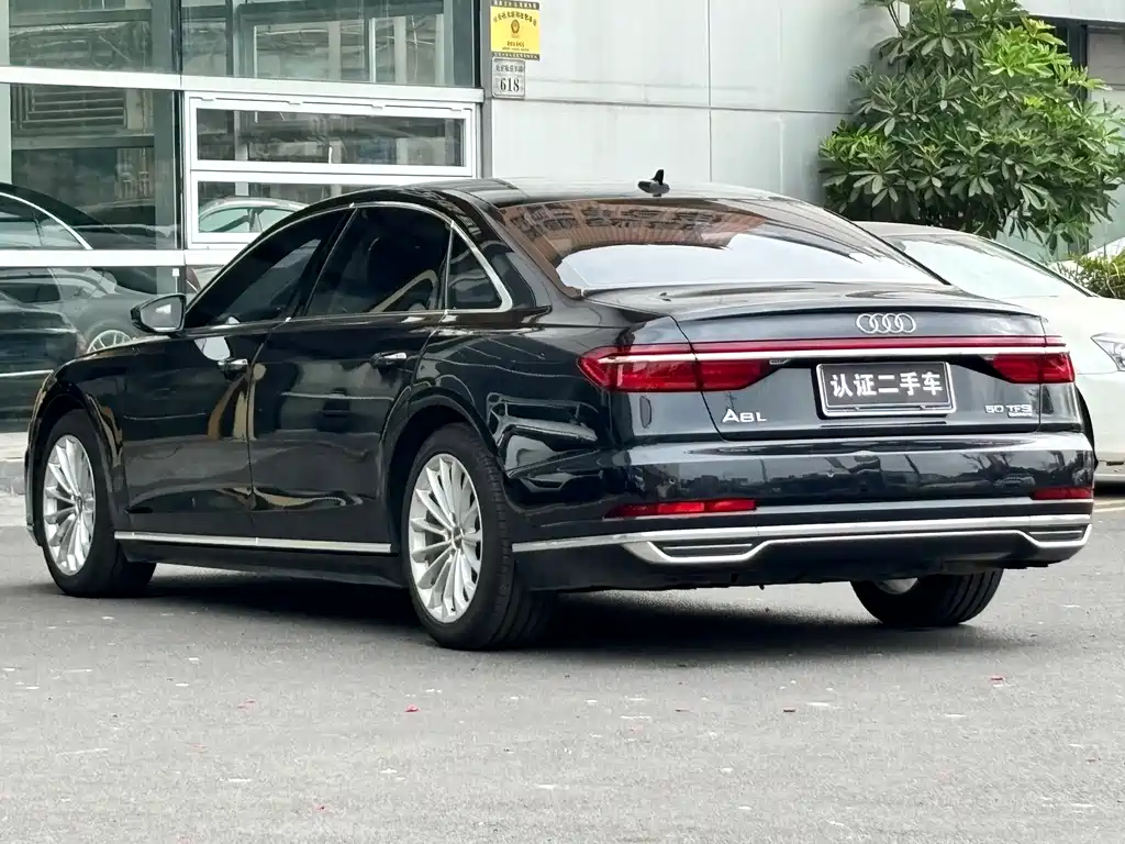 AUDI A8