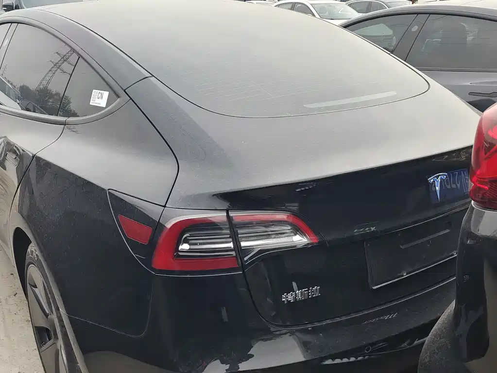 Tesla Model 3 — миниатюра 7