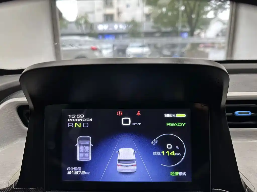 Wuling MINIEV — миниатюра 4