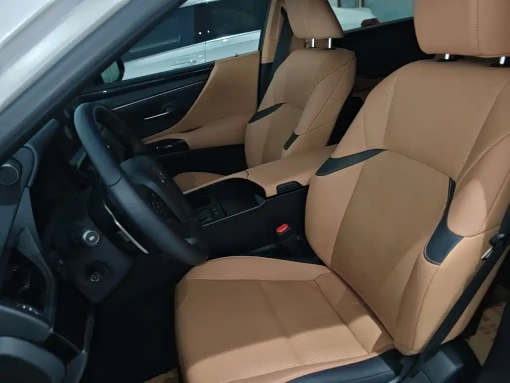 Lexus ES — миниатюра 15