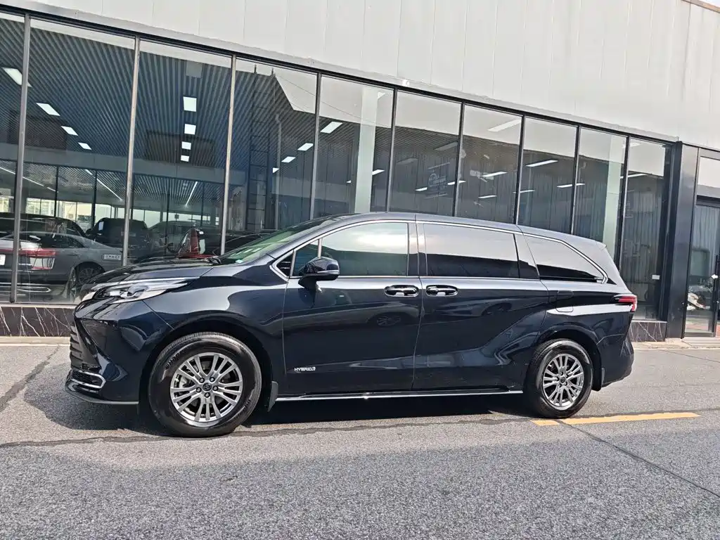 Toyota Sienna — миниатюра 11