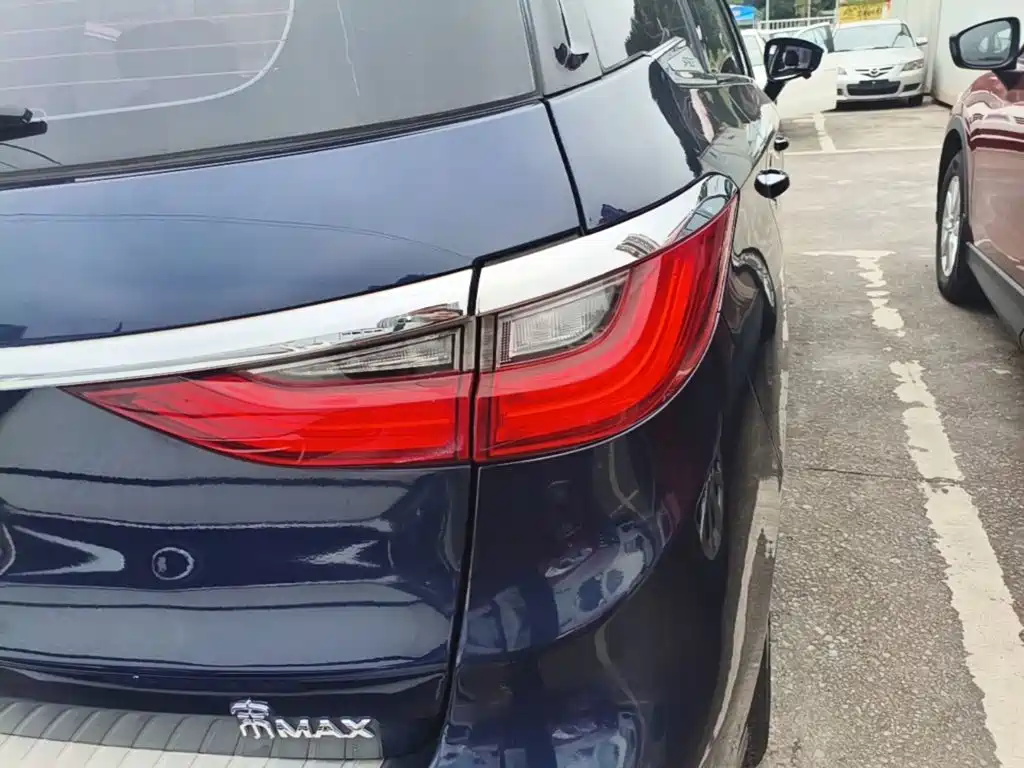 BYD MAX — миниатюра 8