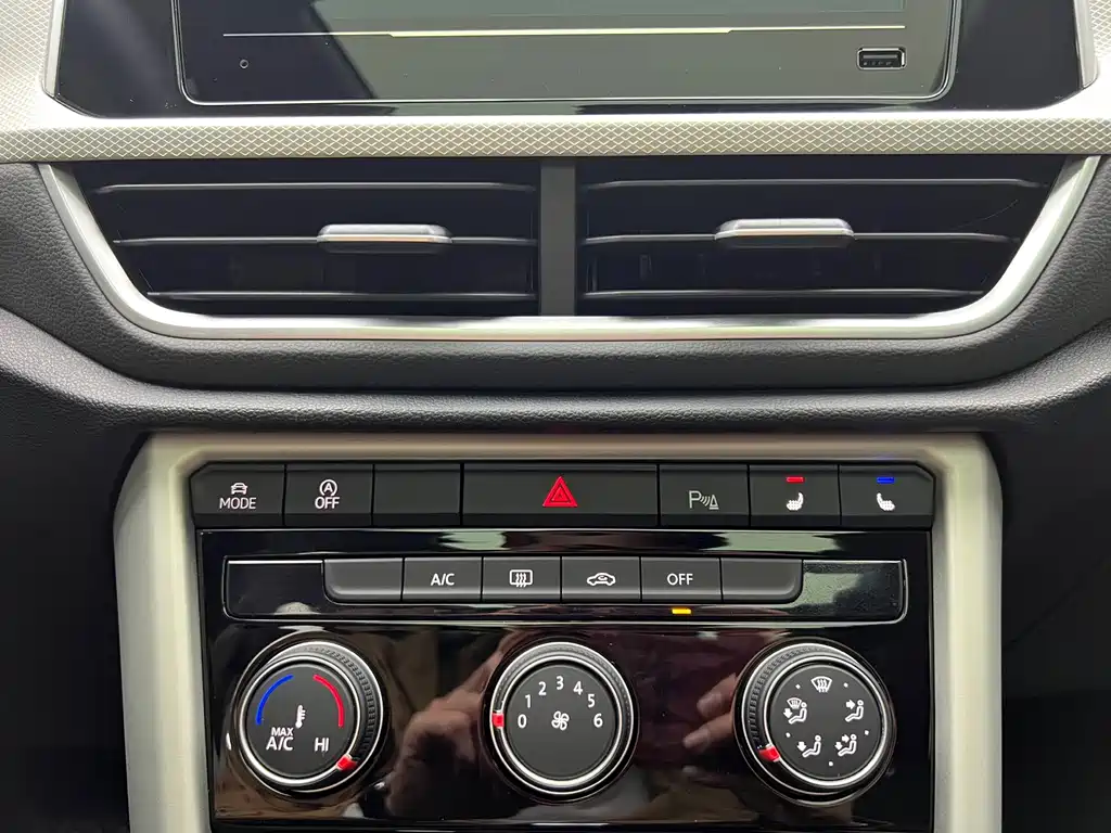 Volkswagen T-Roc — миниатюра 22