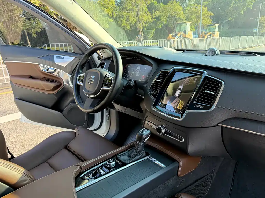 Volvo XC90 — миниатюра 11