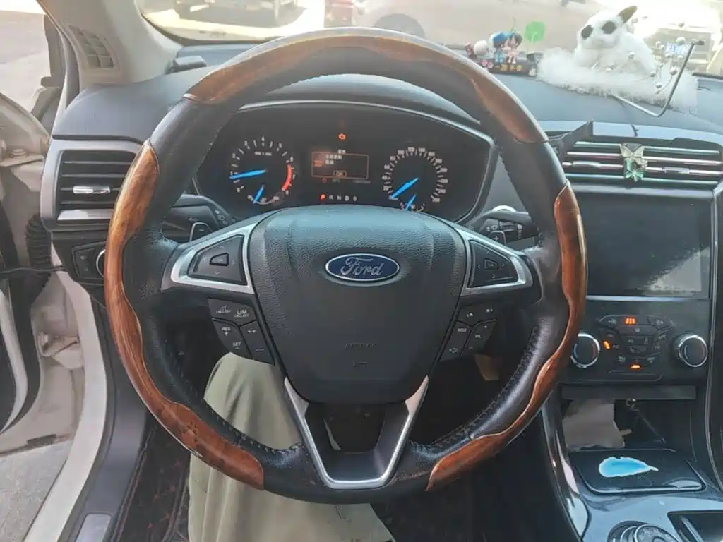Ford Mondeo — миниатюра 11