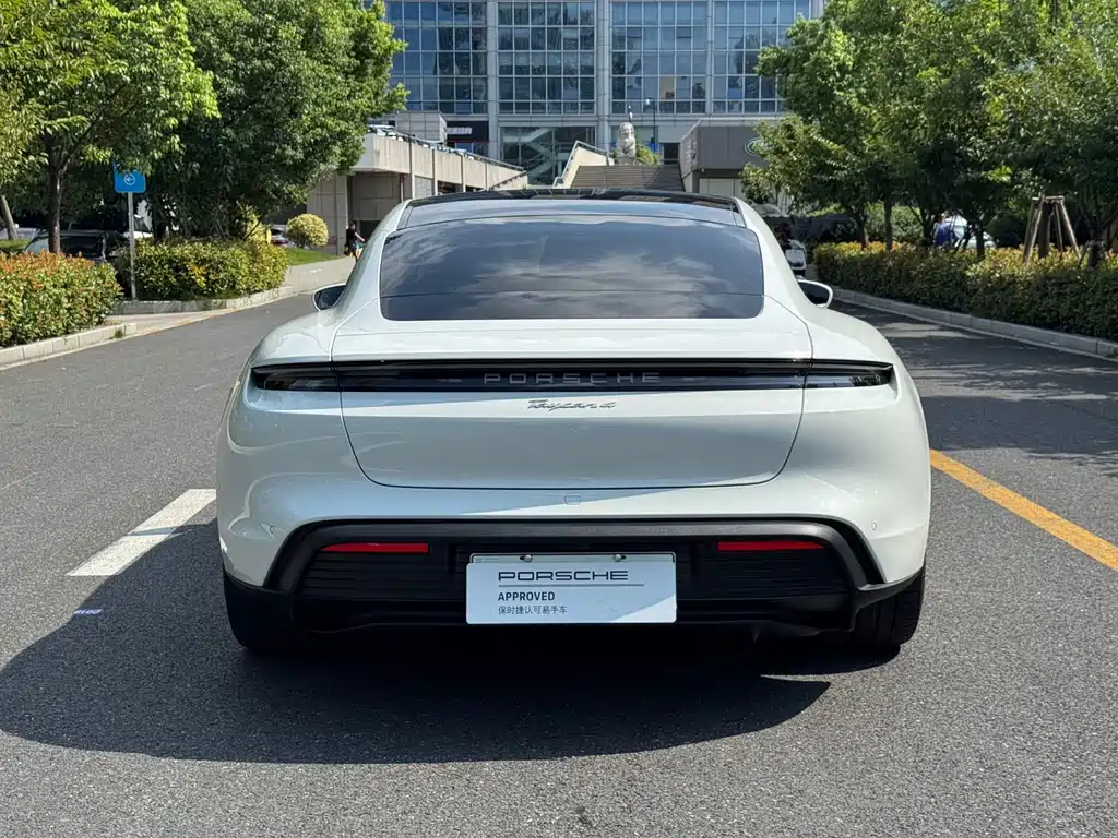 Porsche Taycan — миниатюра 10