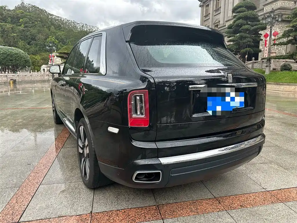 Rolls-Royce Cullinan 2018 мест