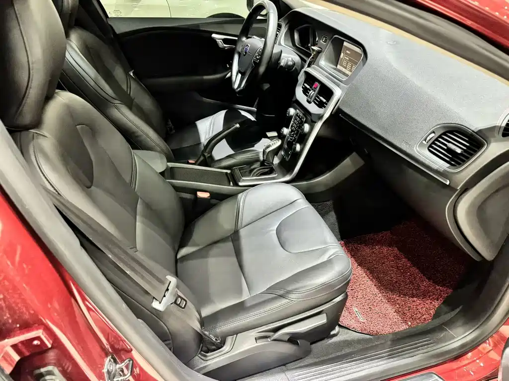 Volvo V40 — миниатюра 6