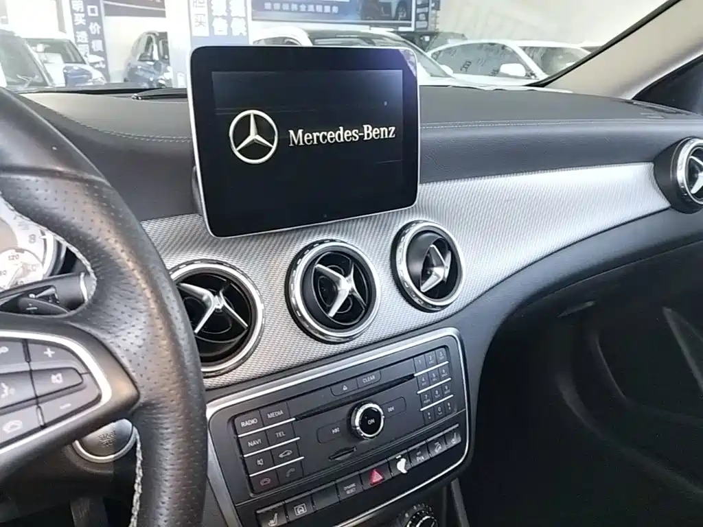Mercedes-Benz GLA — миниатюра 13