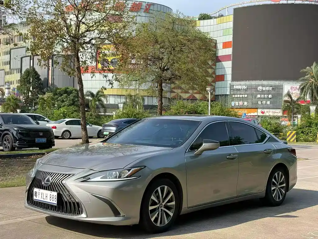 Lexus ES 2021 300h