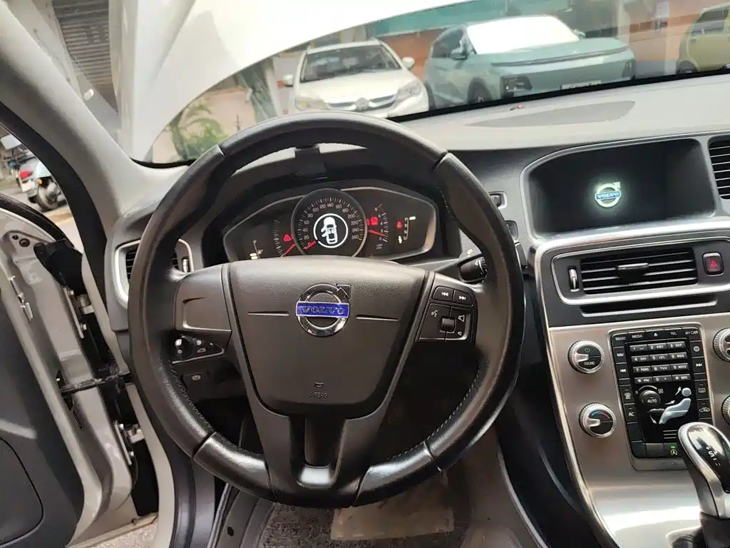 Volvo S60 — миниатюра 3