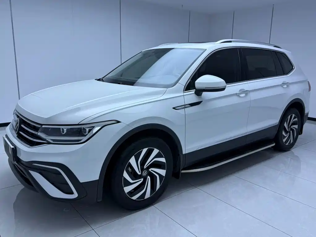 Volkswagen Tiguan L 2023 — фото 1