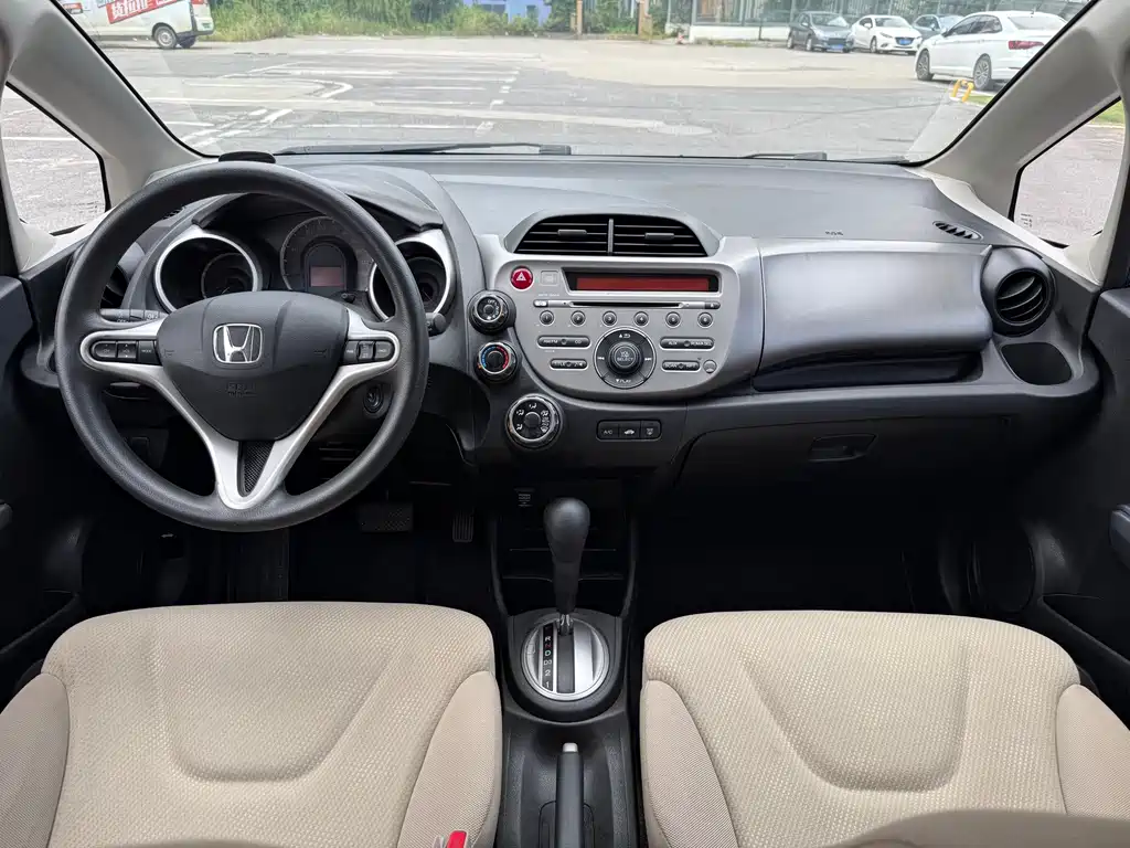 Honda Fit — миниатюра 9