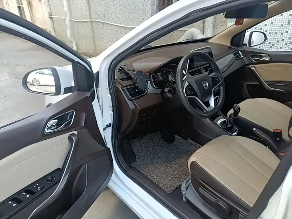 Baojun 310W — миниатюра 16