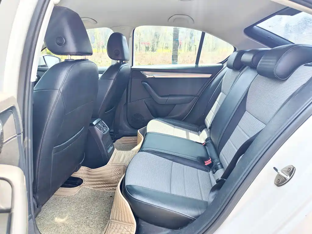 Skoda Octavia 2016 1.6L MT