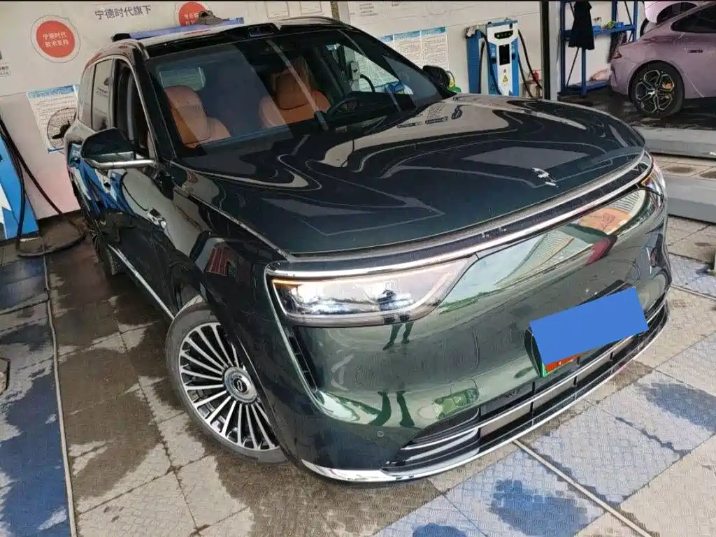 Aito M8 2025 Ultra 53.4kWh 6 мест (192 )