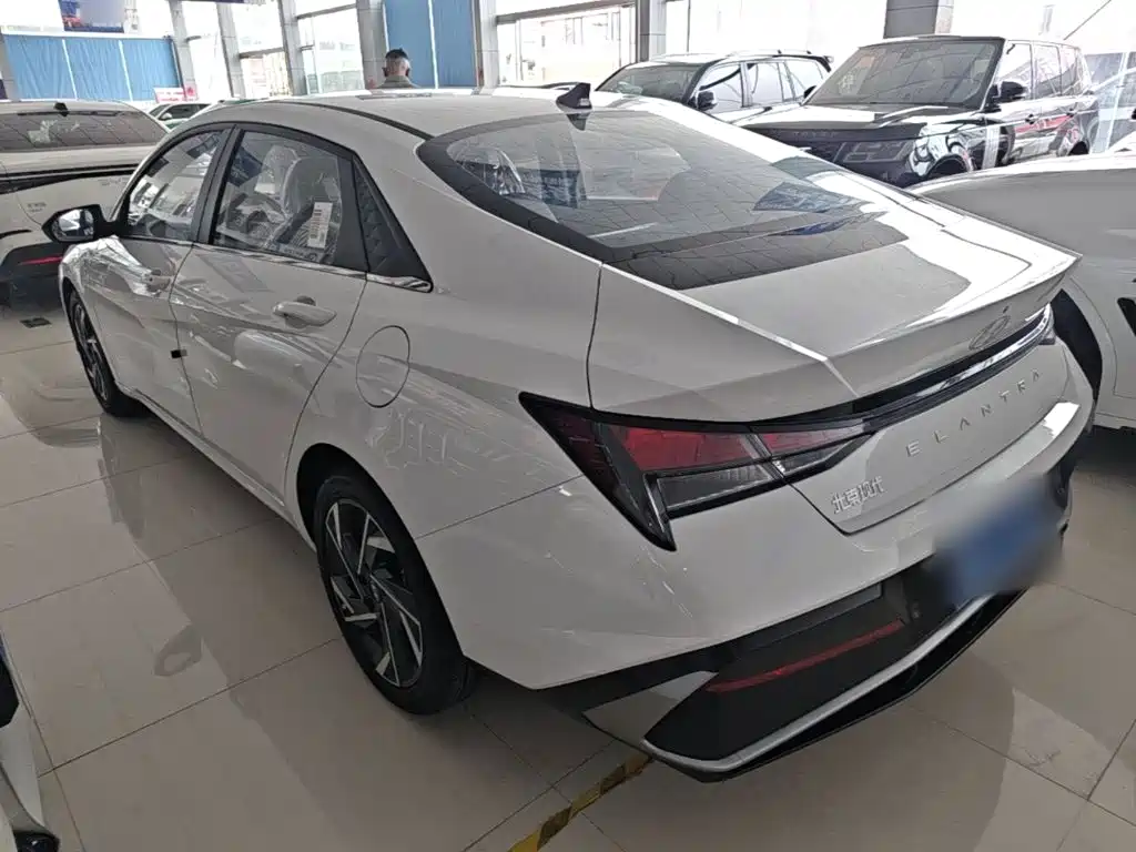 Hyundai Elantra — миниатюра 5