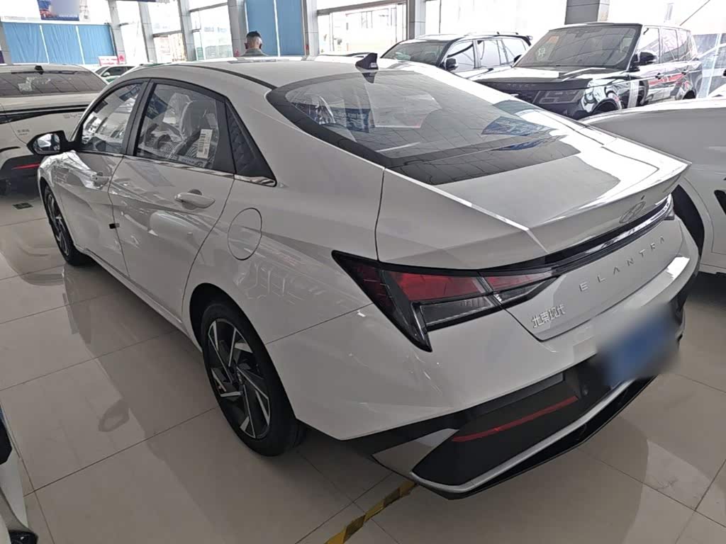 Hyundai Elantra 1.5 л 2026 г. Белый, пробег 100 км