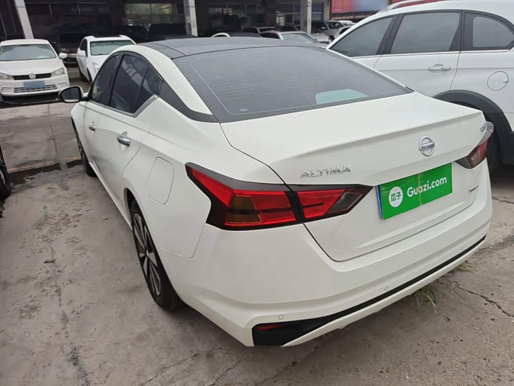 Nissan Teana 2.0 л 2026 г. Белый, пробег 100 км