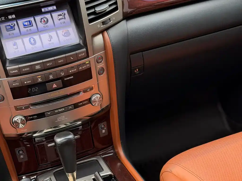 Lexus LX — миниатюра 7