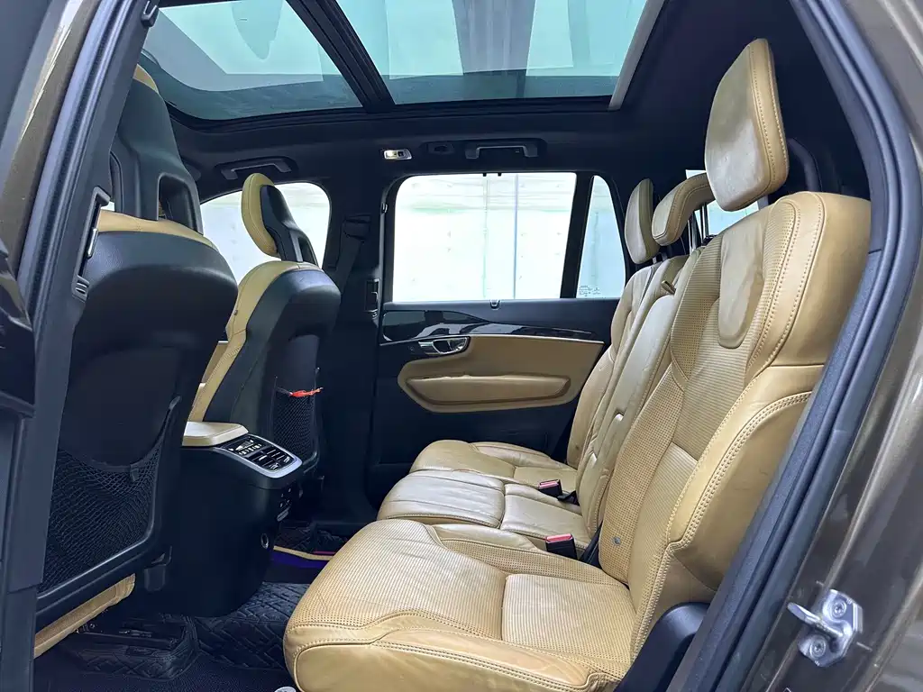 Volvo XC90 — миниатюра 9