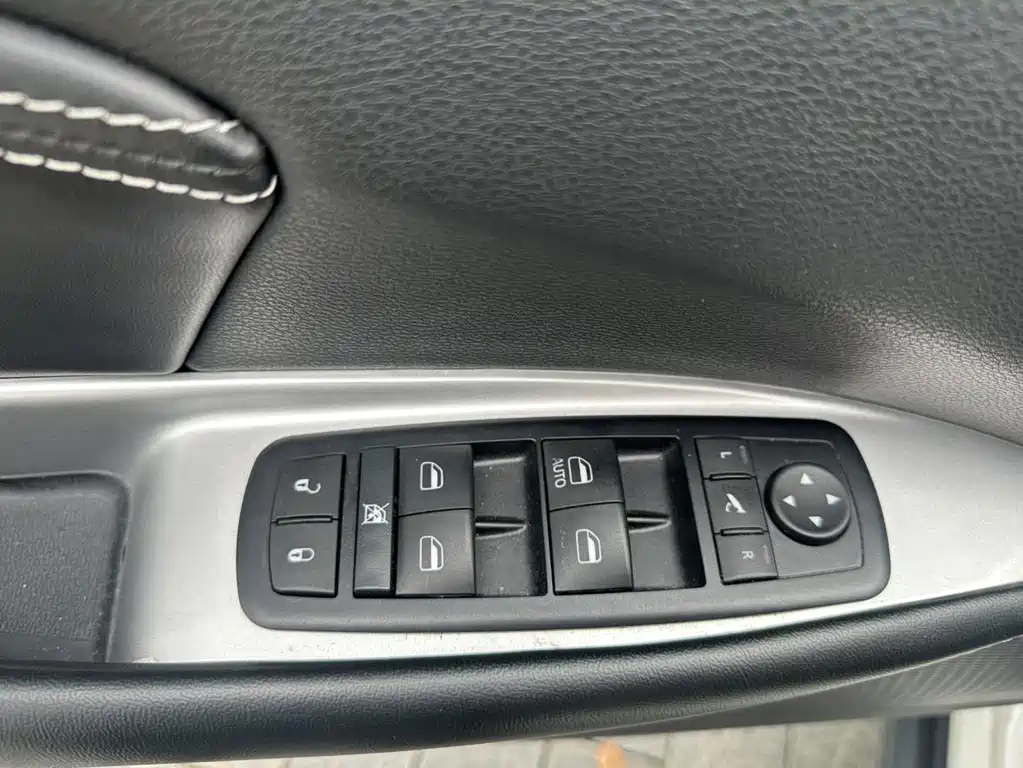 Dodge Journey — миниатюра 27