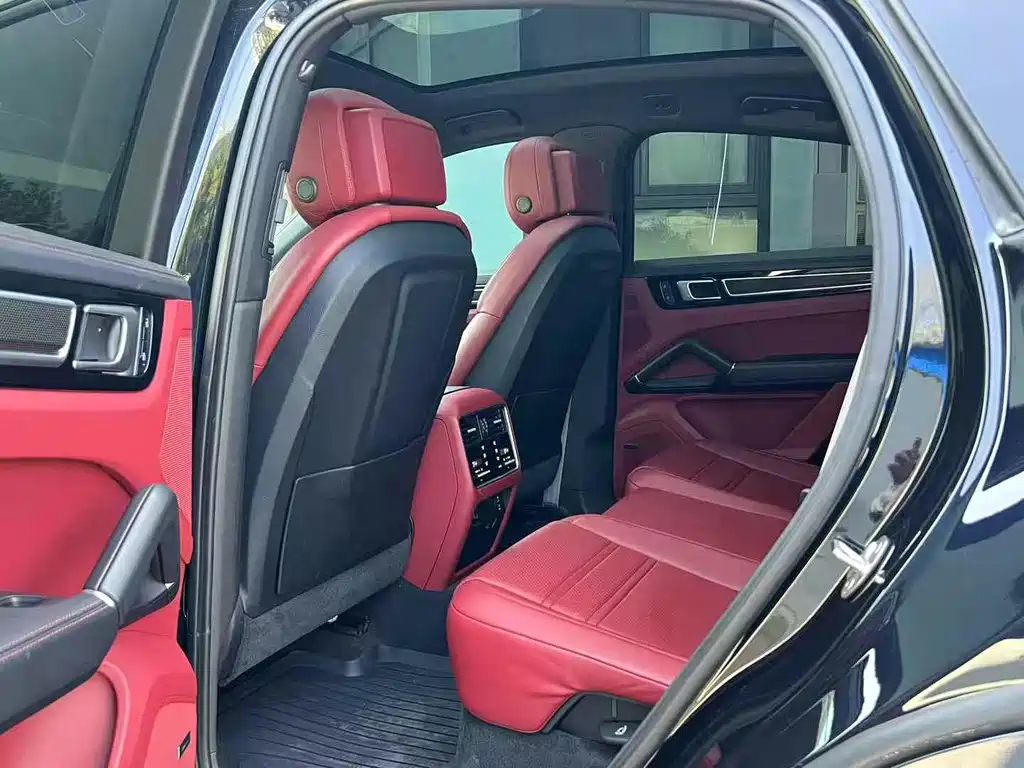 Porsche Cayenne — миниатюра 6