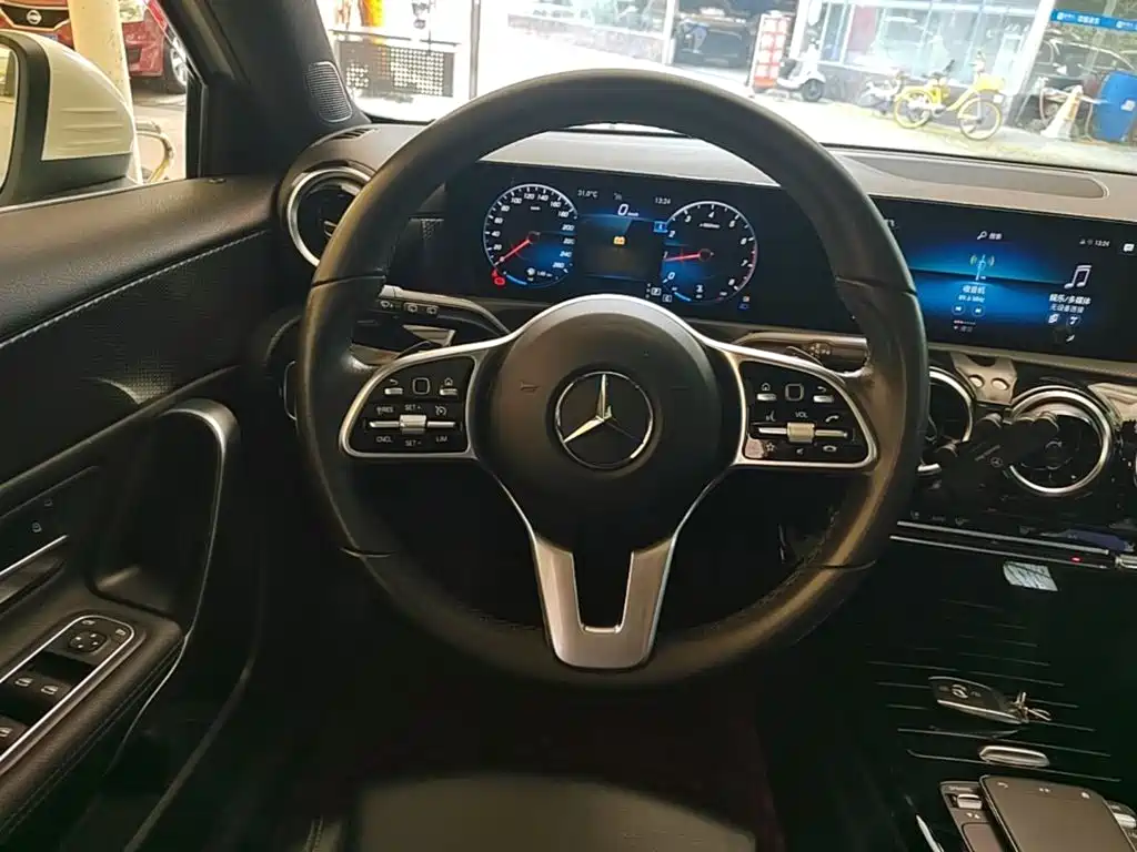 Mercedes-Benz A-Class (Import) — миниатюра 7