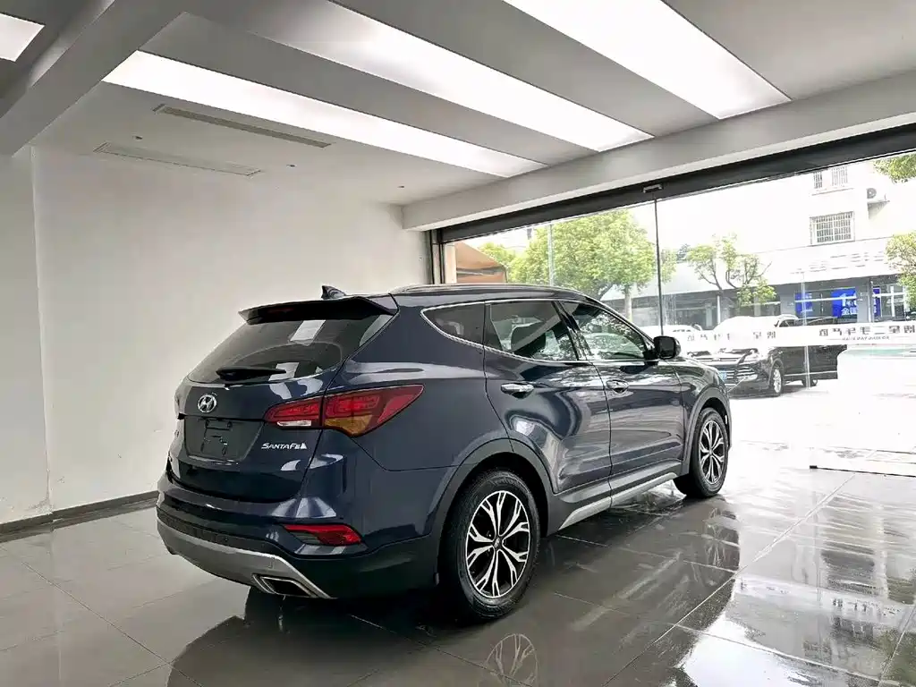 Hyundai Santa Fe — миниатюра 9