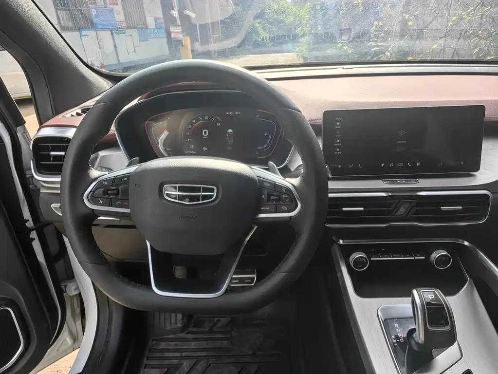 Geely Binyue — миниатюра 8