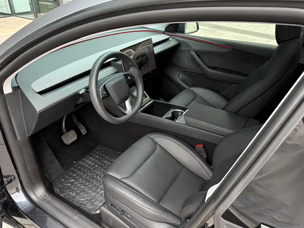 Tesla Model Y — миниатюра 15